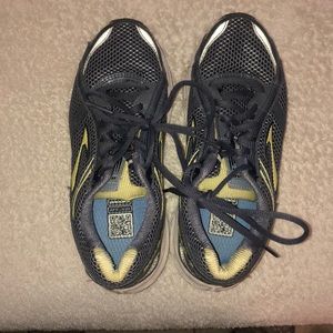 Brooks Dyad 7 shoes sz 7.5 black & green